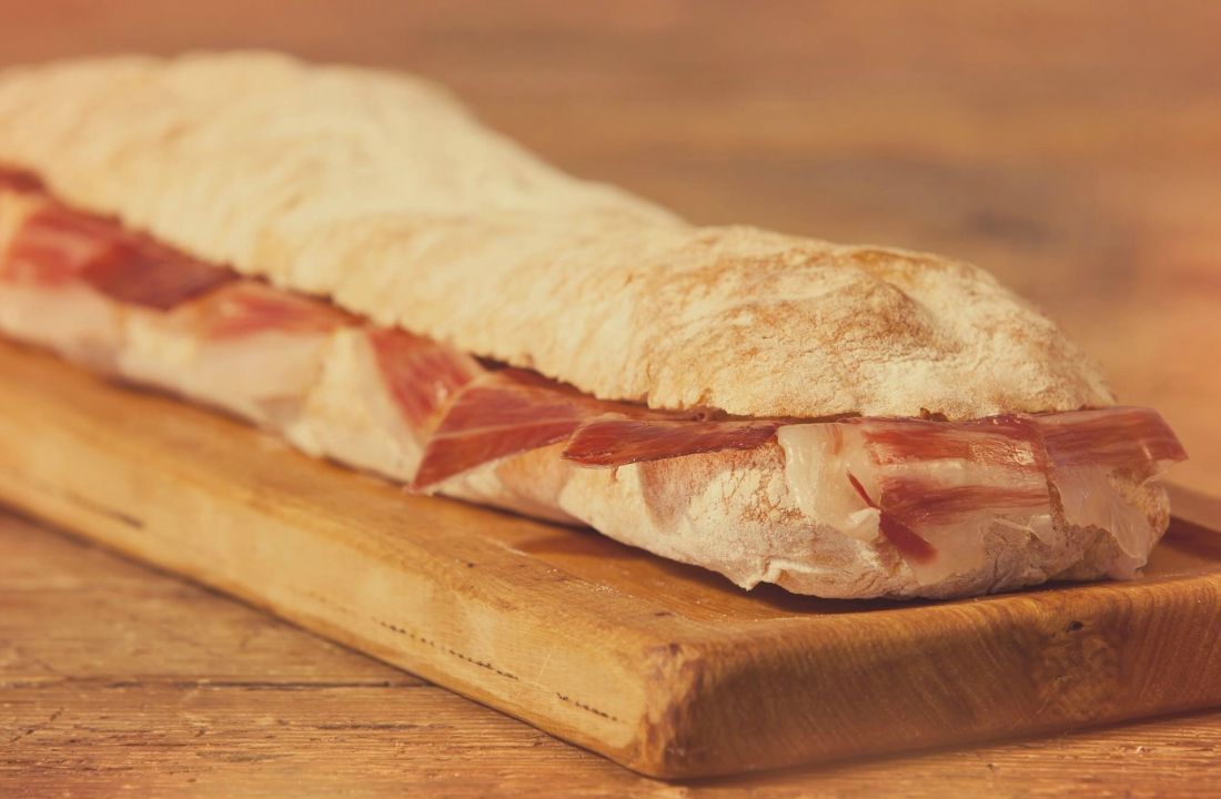 El bocadillo de jamón, uno de los productos estrella