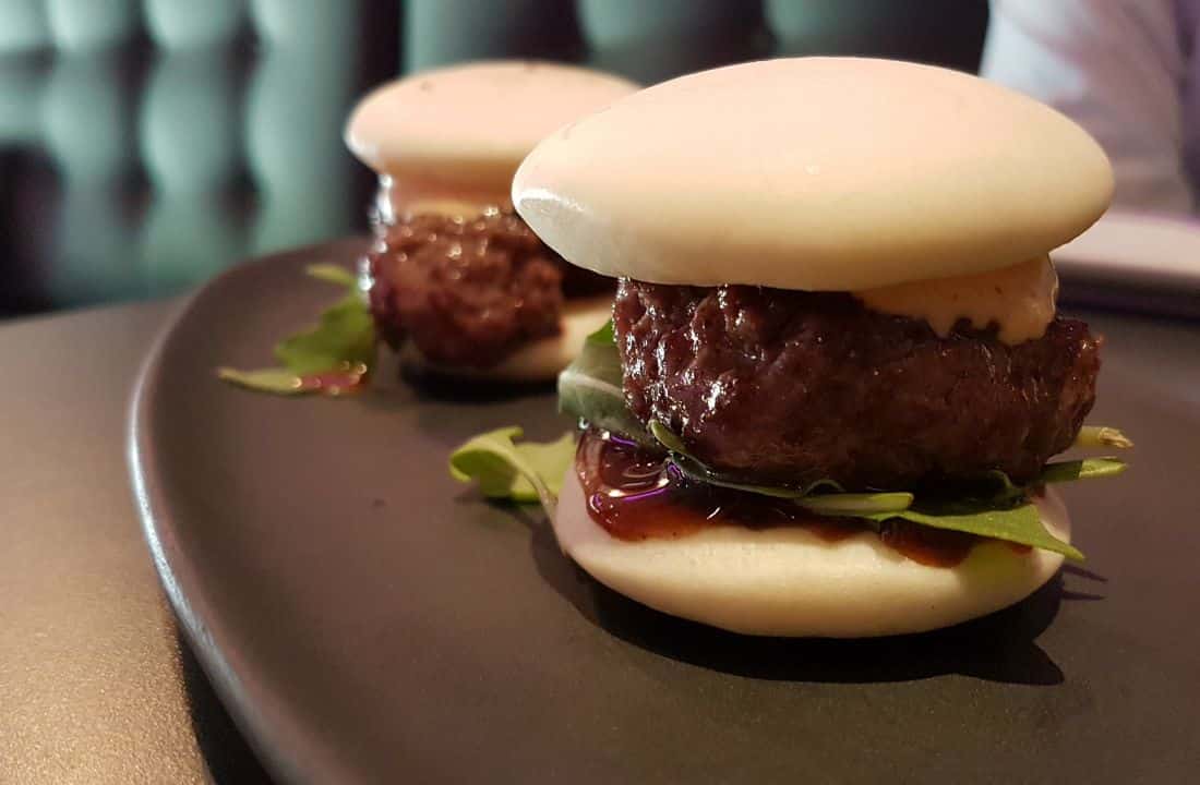 Mini hamburguesas de carne de buey con pan al vapor 