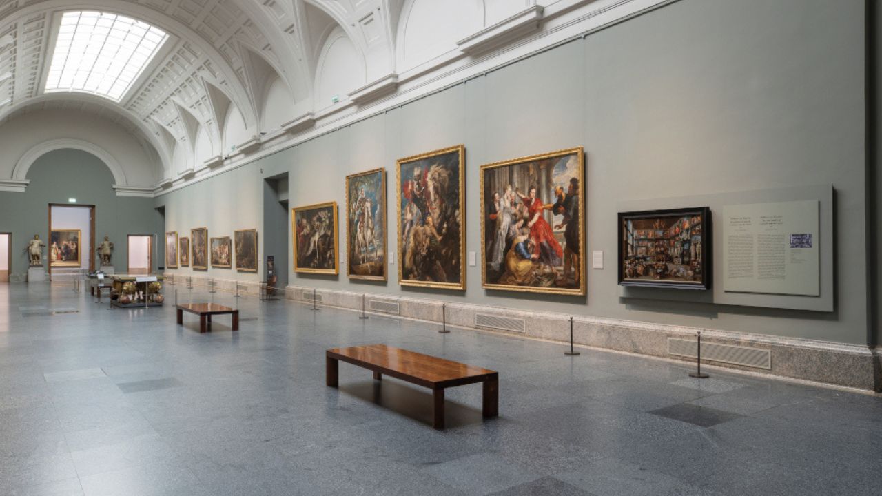 Sala principal del Museo del Prado con pinturas del Siglo de Oro