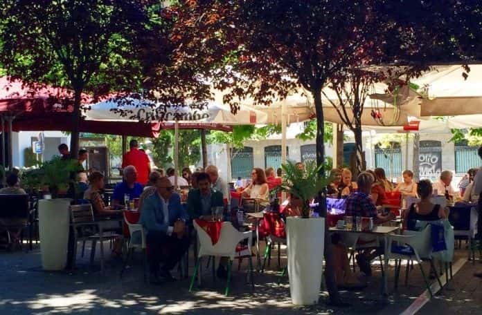 La terraza de las 10 tapas de Santa Ana