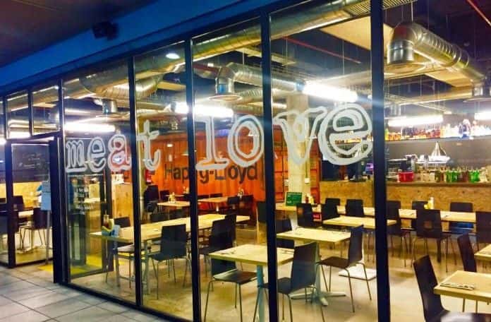 La fachada de Meat Love en Moraleja Green