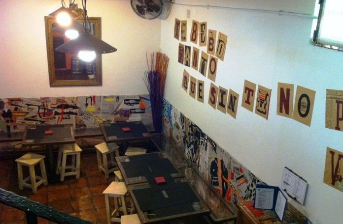 El interior de la taberna