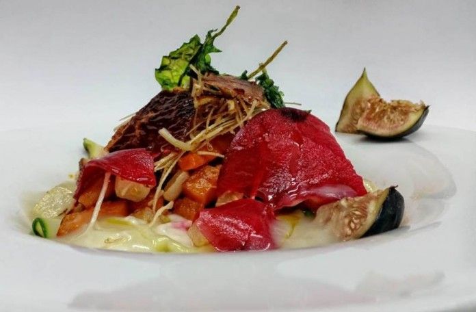 Las verduras de temporada y crujiente ibérico