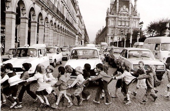 Una de las instantáneas de Doisneau sobre el día a día en París