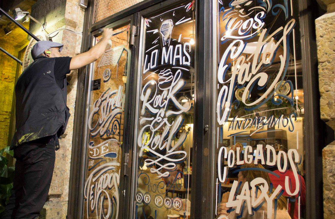 La decoración de escaparates es sólo una de las muchas actividades de Madrid me Gusta