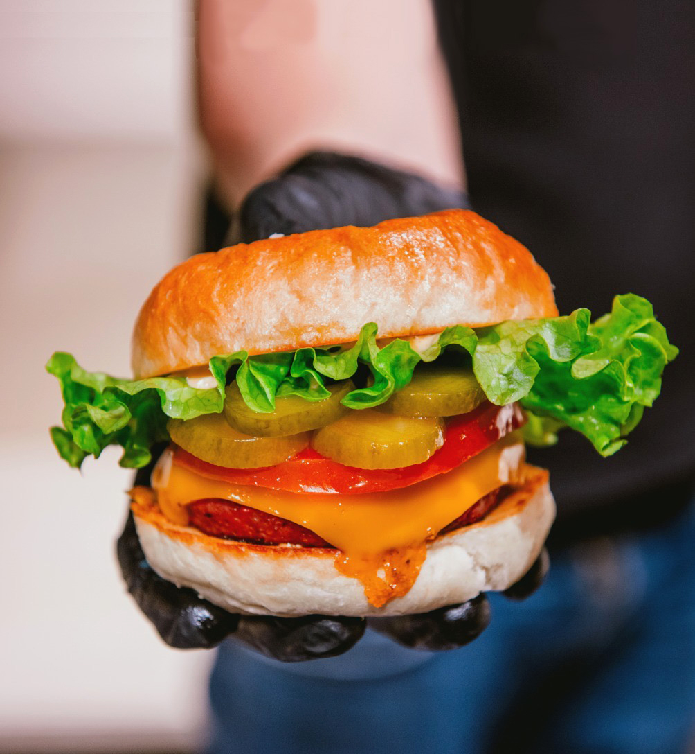 Fantastic V de Malasaña regala 500 hamburguesas veganas por su primer aniversario 11