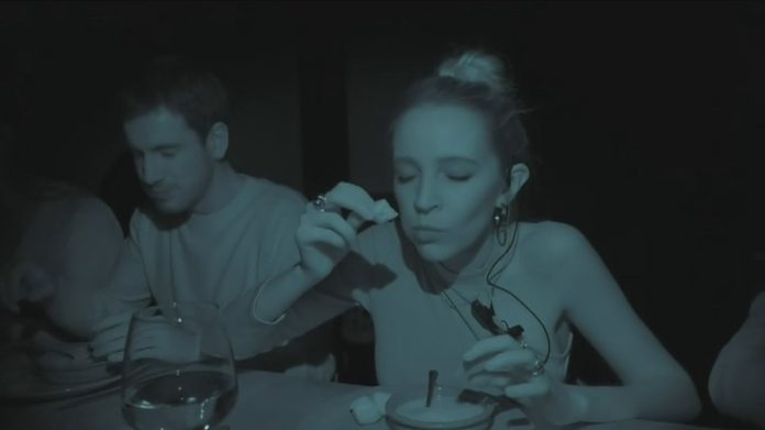 Dans Le Noir Streaming Gratuit "Dans le Noir", un restaurante a oscuras