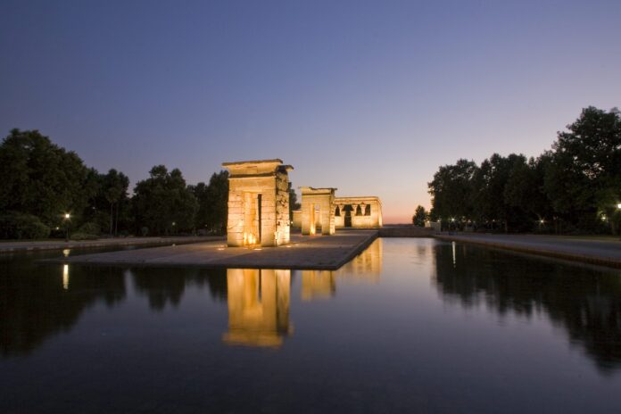 TEMPLO_DE_DEBOD_noche-scaled