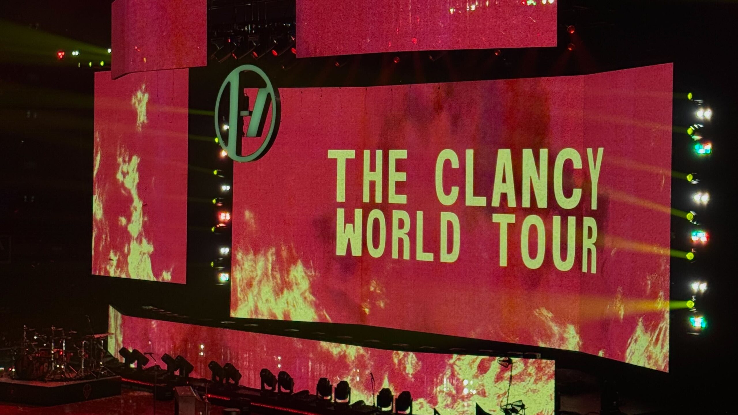 TWENTY ONE PILOTS